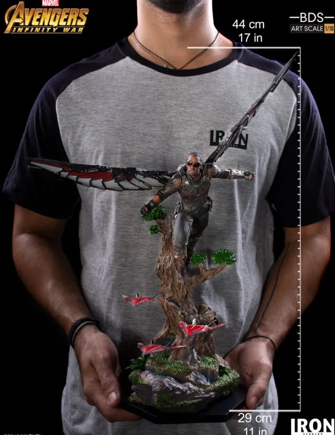 Avengers Infinity War - Falcon Statue: Iron Studios
