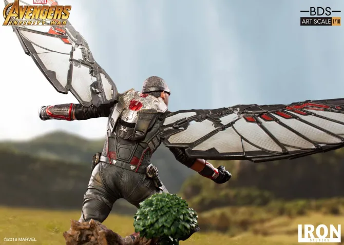 Avengers Infinity War - Falcon Statue: Iron Studios