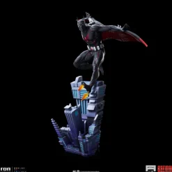 Batman Statue / Art Scale: Iron Studios