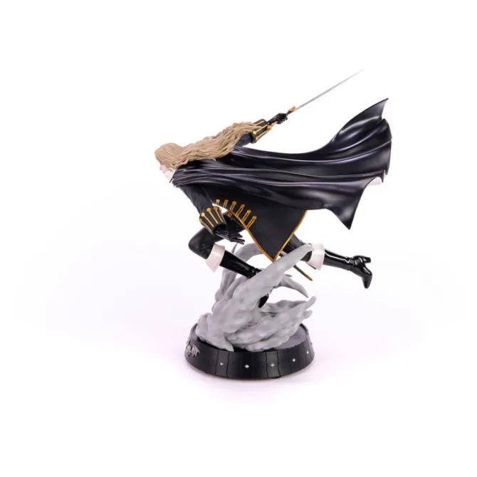 Castlevania Symphony of the Night - Alucard Statue / Dash Attack: First 4 Figures