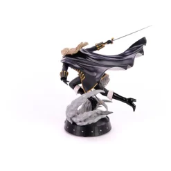 Castlevania Symphony of the Night - Alucard Statue / Dash Attack: First 4 Figures