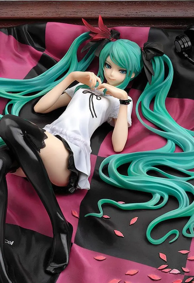 Character Vocal Series - Hatsune Miku Statue / World is Mine Brown Frame: Good Smile Company