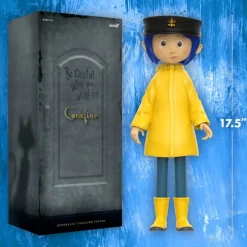 Coraline - Coraline Actionfigur / Supersize Vinyl - with Hat (Button Eyes): Super7