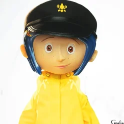 Coraline - Coraline Actionfigur / Supersize Vinyl - with Hat (Button Eyes): Super7