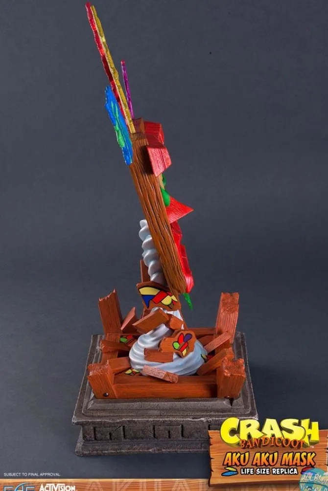 Crash Bandicoot - Aku Aku Maske Life-Size Replika: First 4 Figures