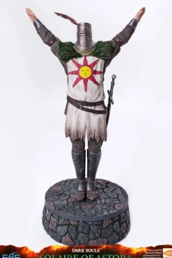 Dark Souls - Solaire von Astora Statue: First 4 Figures
