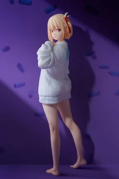 Lycoris Recoil - Chisato Nishikigi Statue / Oversized Sweatshirt Version: Phat!