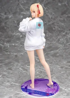 Lycoris Recoil - Chisato Nishikigi Statue / Oversized Sweatshirt Version: Phat!