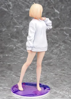 Lycoris Recoil - Chisato Nishikigi Statue / Oversized Sweatshirt Version: Phat!