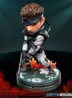 Metal Gear Solid - Solid Snake Statue / Super Deformed: First 4 Figures