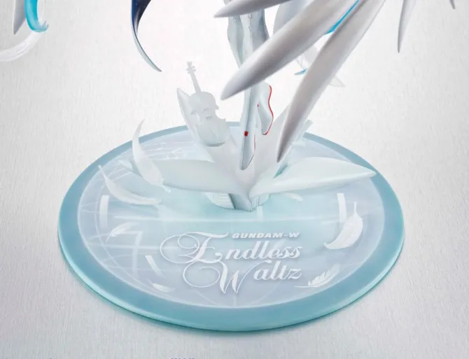 Mobile Suit Gundam x Hatsune Miku - Miku Statue / Lucrea - 45th Anniversary: MegaHouse