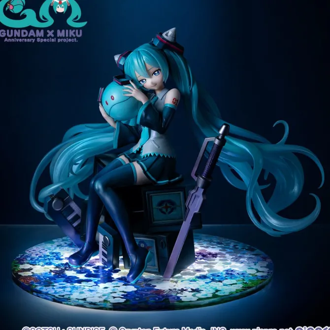Mobile Suit Gundam x Miku OO Gundam - Miku Statue / Lucrea - 45th Anniversary: MegaHouse
