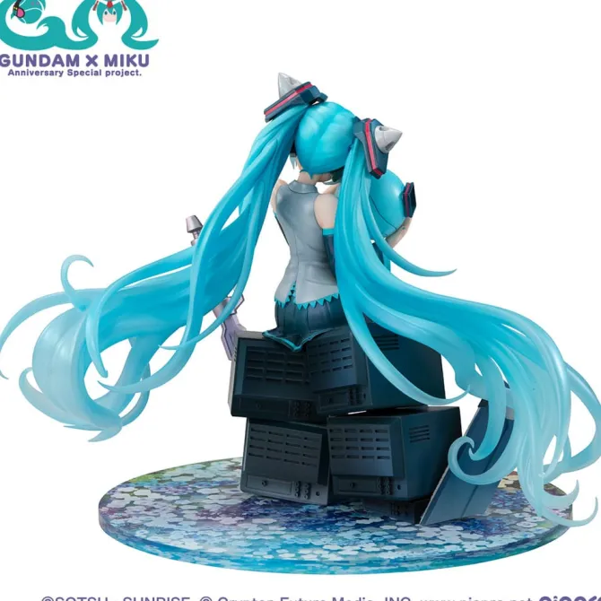 Mobile Suit Gundam x Miku OO Gundam - Miku Statue / Lucrea - 45th Anniversary: MegaHouse
