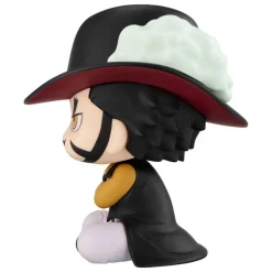 One Piece - Dracule Mihawk Statue / Look Up (Cross Guild Outfit): MegaHouse