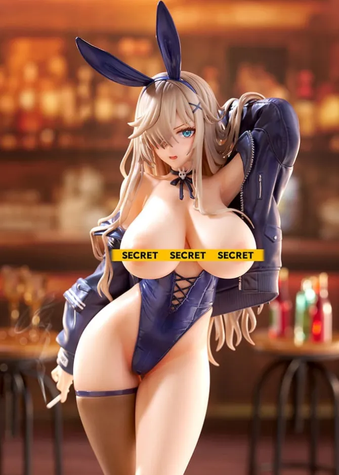 Original Character - Bad Bunny Statue / Illustration by Mataro: Ques Q