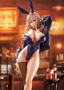 Original Character - Bad Bunny Statue / Illustration by Mataro: Ques Q