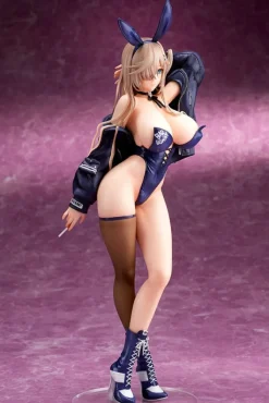 Original Character - Bad Bunny Statue / Illustration by Mataro: Ques Q