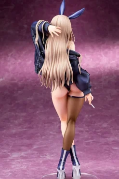 Original Character - Bad Bunny Statue / Illustration by Mataro: Ques Q