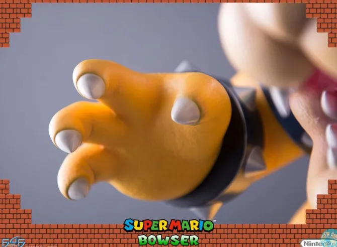 Super Mario - Bowser Statue: First 4 Figures
