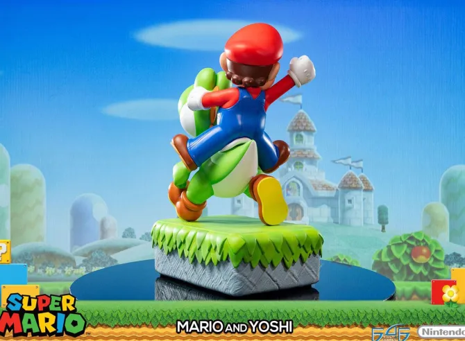 Super Mario - Super Mario & Yoshi Statue: First 4 Figures
