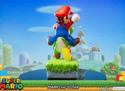 Super Mario - Super Mario & Yoshi Statue: First 4 Figures