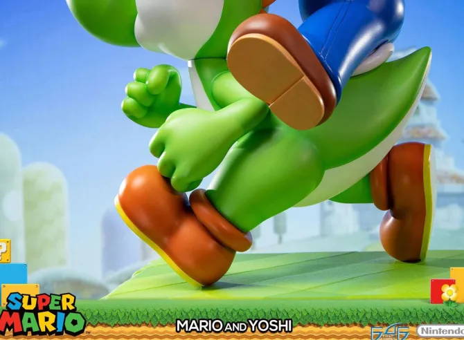 Super Mario - Super Mario & Yoshi Statue: First 4 Figures