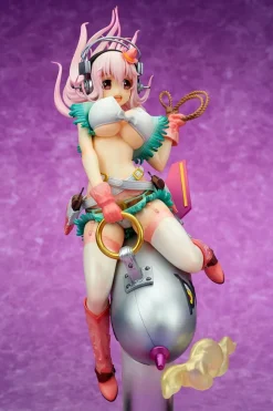 Super Sonico Statue / Love Bomber Version: Ques Q