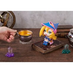 Yu-Gi-Oh! Duel Monsters - Dark Magician Girl Statue / Look Up: MegaHouse